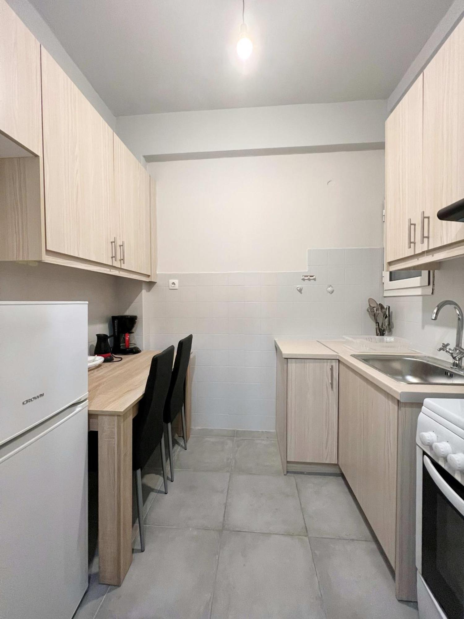 Central Apartment 3' To Metaksourgio Metro Station Atenas Exterior foto